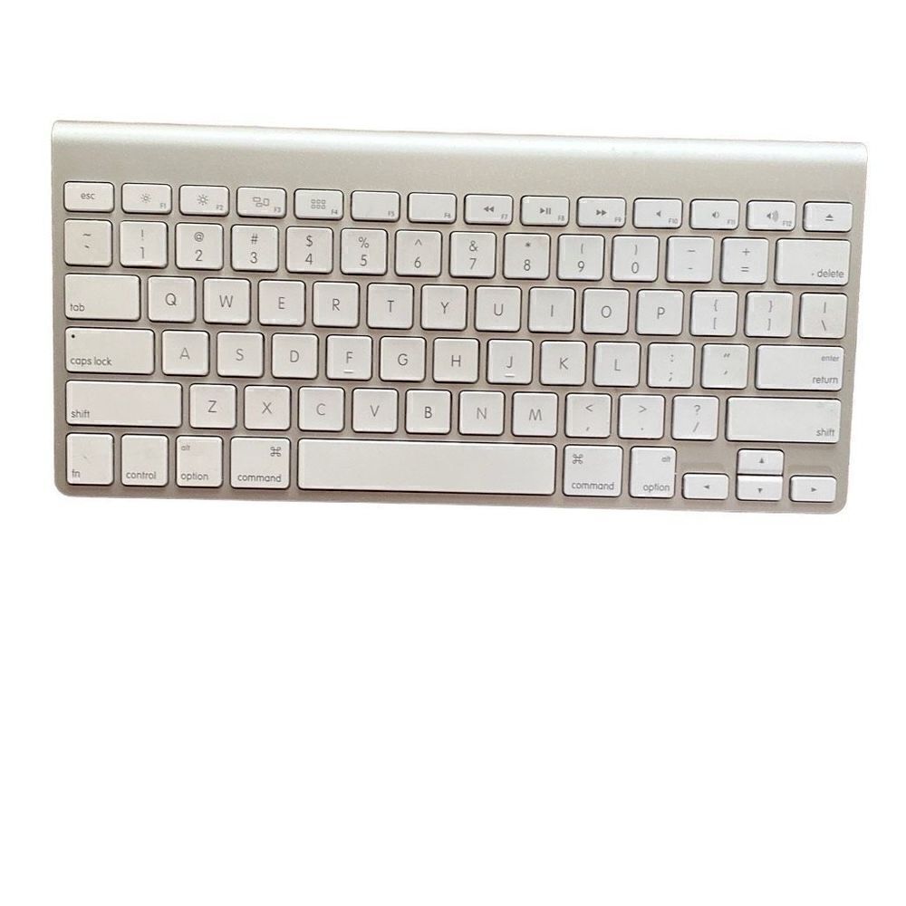 Apple Keyboard - Picture 1 of 5
